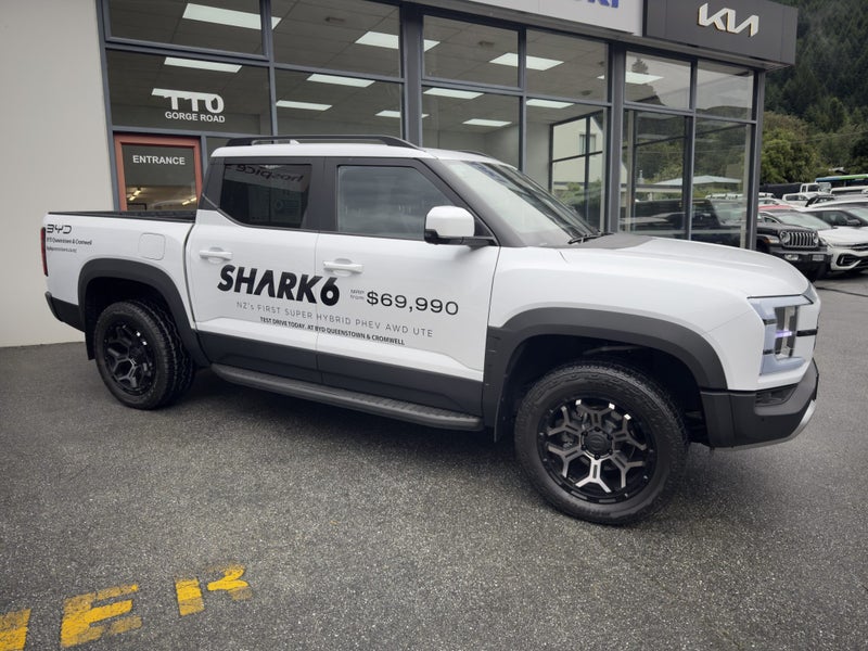 2025 BYD Shark 6 Premium PHEV AWD image 2