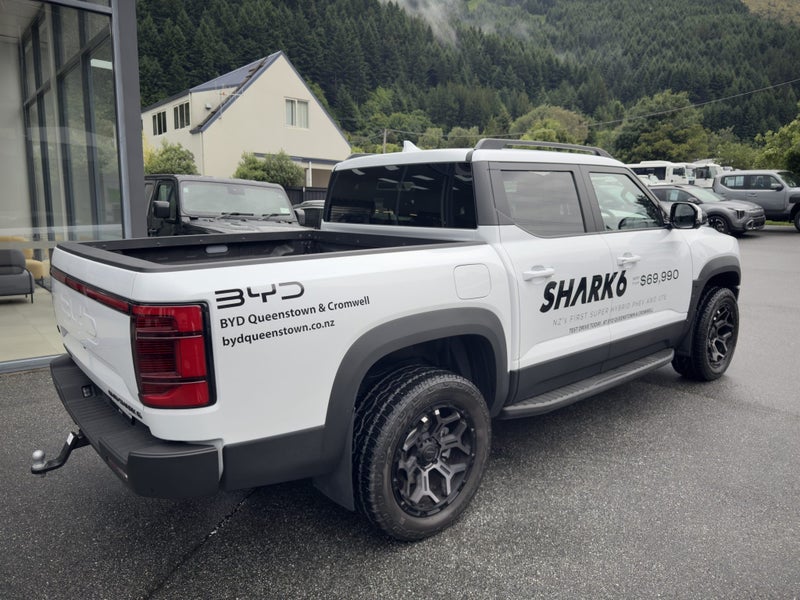 2025 BYD Shark 6 Premium PHEV AWD image 4