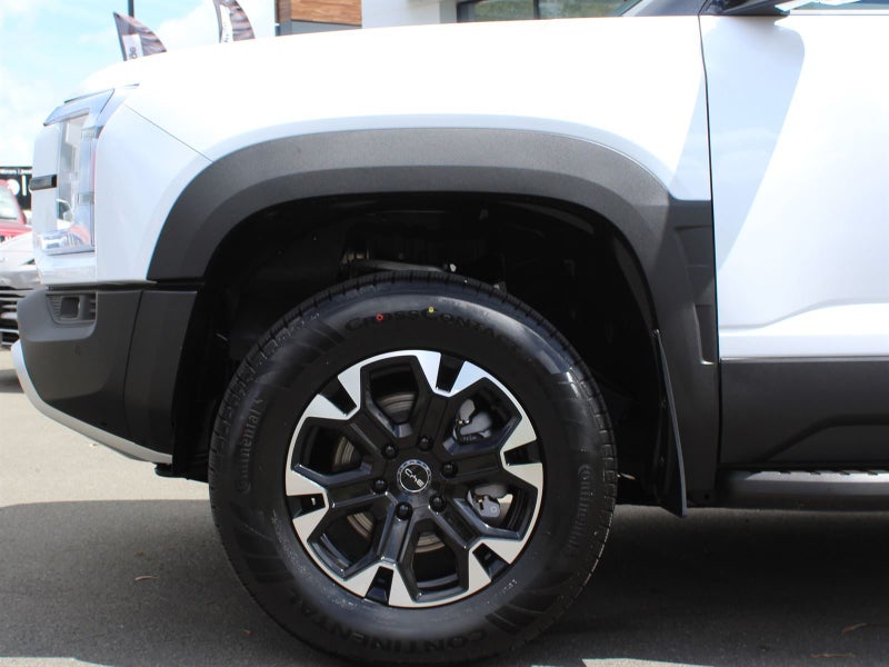 2025 BYD Shark 6 Premium PHEV AWD UTE image 2