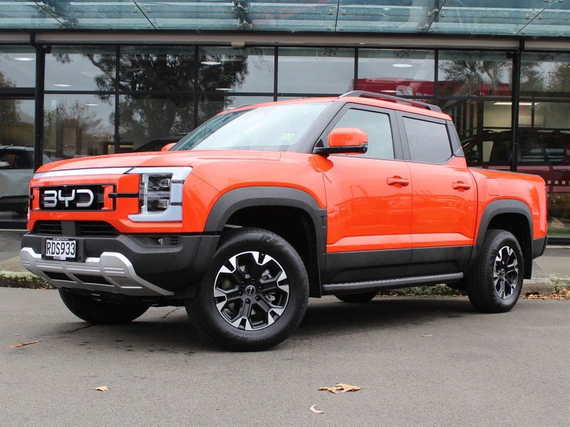 2025 BYD Shark 6 Premium PHEV AWD UTE image 2