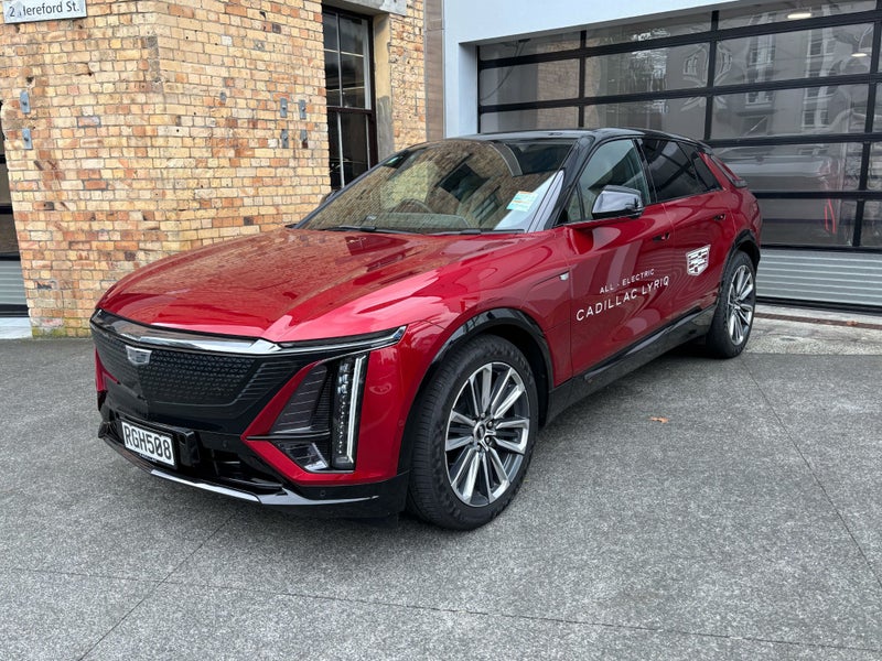 2025 Cadillac LYRIQ Sport image 3