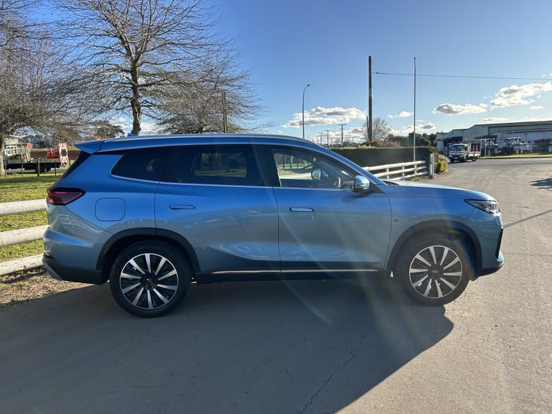 2025 Chery Tiggo 8 1.5T Ultimate Hyrbrid 2WD image 3