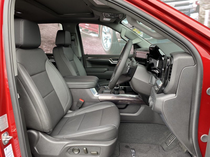 2025 Chevrolet Silverado 1500 LTZ Premium Tech... image 4