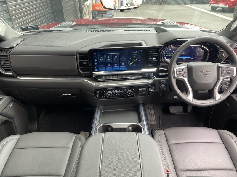 2025 Chevrolet Silverado 2500 HD LTZ Premium image 3