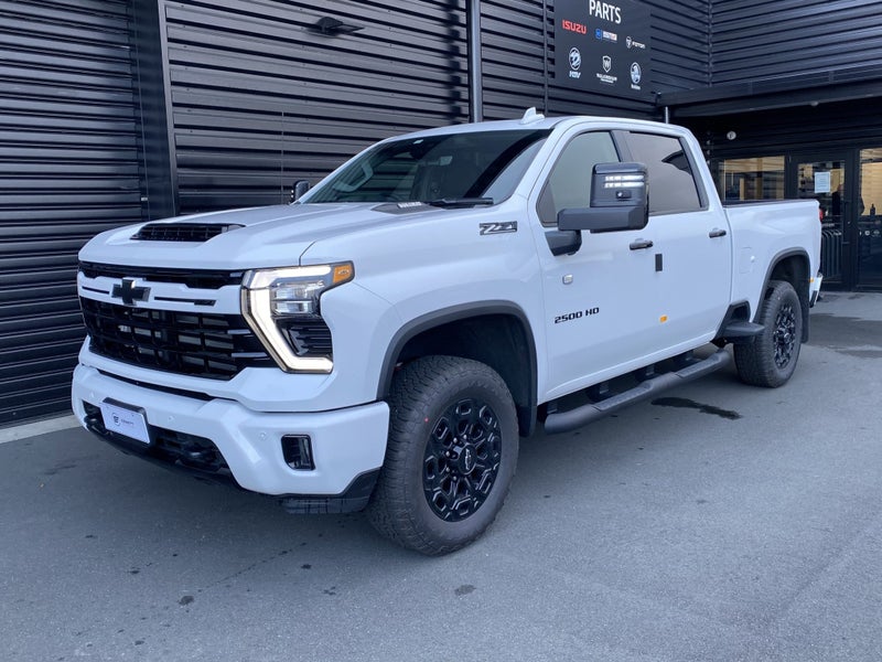 2025 Chevrolet Silverado 2500 HD LTZ Premium 6.... image 3