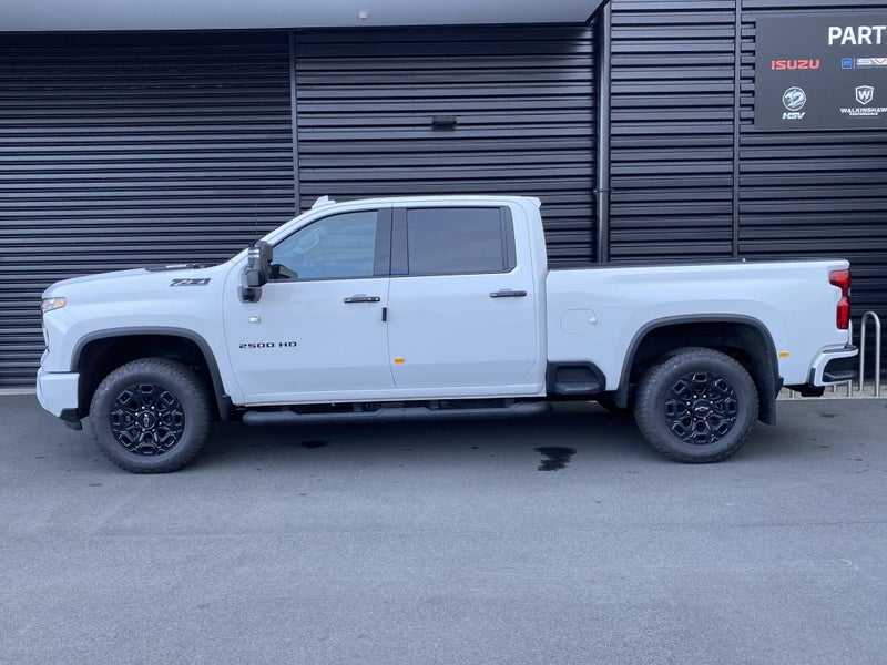 2025 Chevrolet Silverado 2500 HD LTZ Premium 6.... image 4