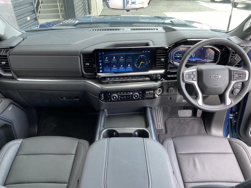 2025 Chevrolet Silverado 2500 HD LTZ Premium image 3