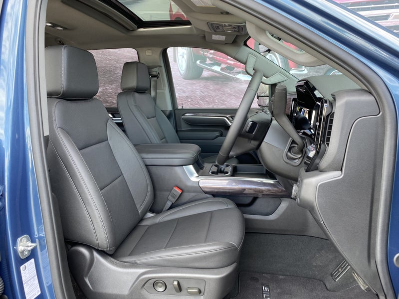 2025 Chevrolet Silverado 2500 HD LTZ Premium image 4