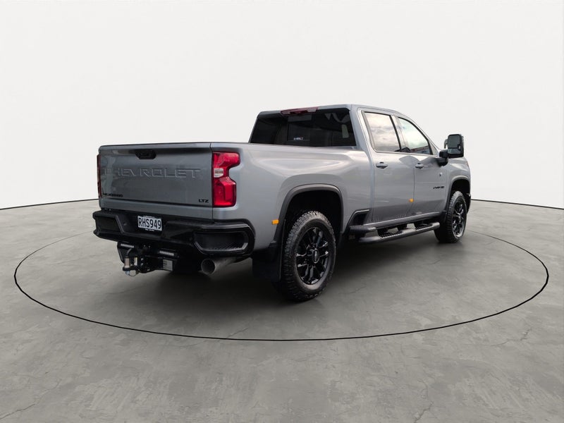 2025 Chevrolet Silverado 4x4 2500 HD LTZ Premium image 3