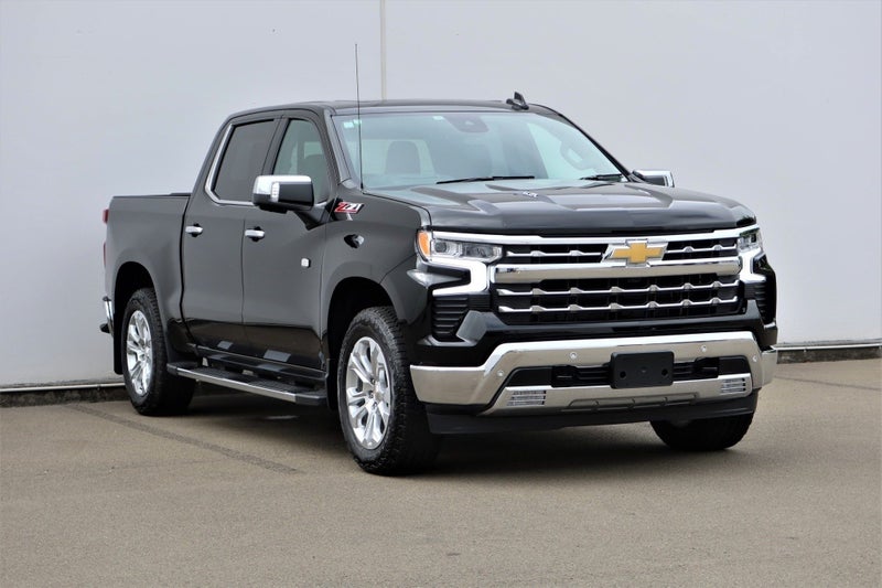 2025 Chevrolet Silverado GMSV Silverado 1500 LT... image 4