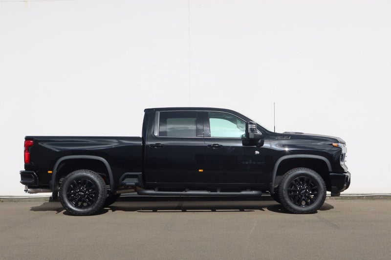 2025 Chevrolet Silverado GMSV Silverado 2500 HD... image 2