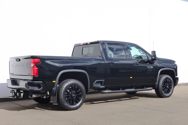 2025 Chevrolet Silverado GMSV Silverado 2500 HD... image 3