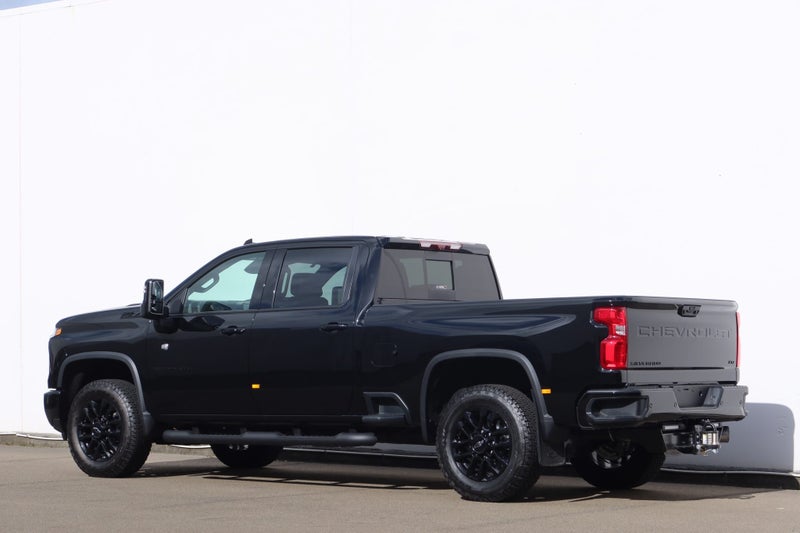 2025 Chevrolet Silverado GMSV Silverado 2500 HD... image 4