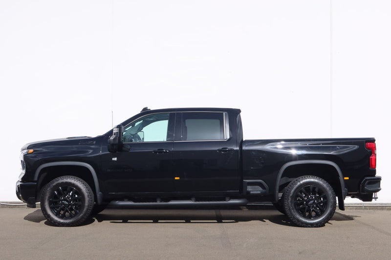 2025 Chevrolet Silverado GMSV Silverado 2500 HD... image 5
