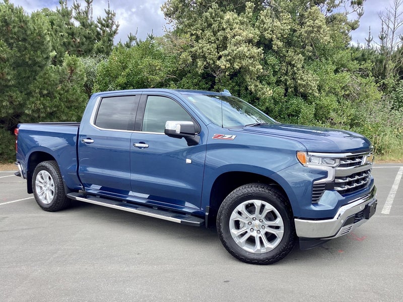 2025 Chevrolet Silverado LTZ image 3