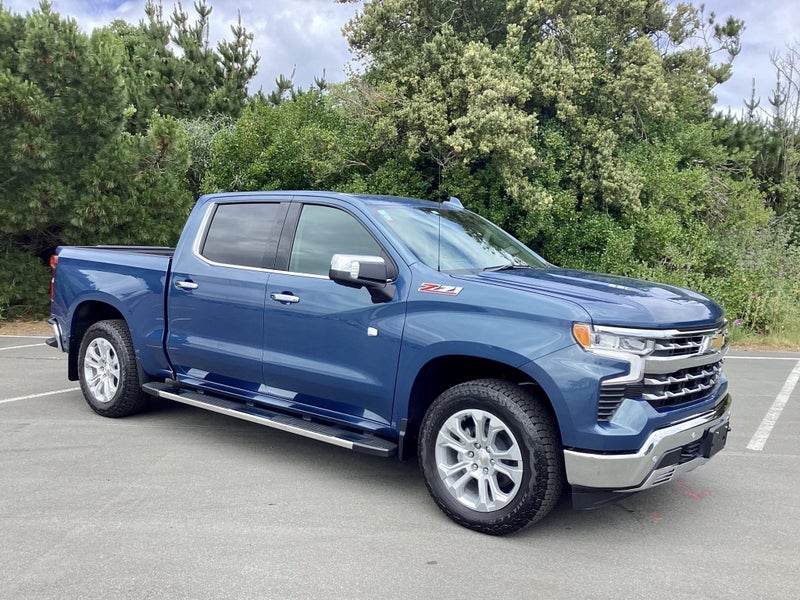 2025 Chevrolet Silverado LTZ image 4
