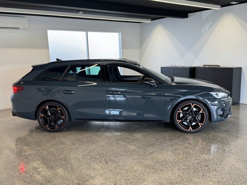 2025 Cupra Leon LEC VZ Sportstourer image 2