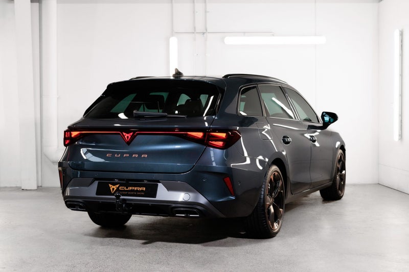 2025 Cupra Leon Sportstourer V image 3