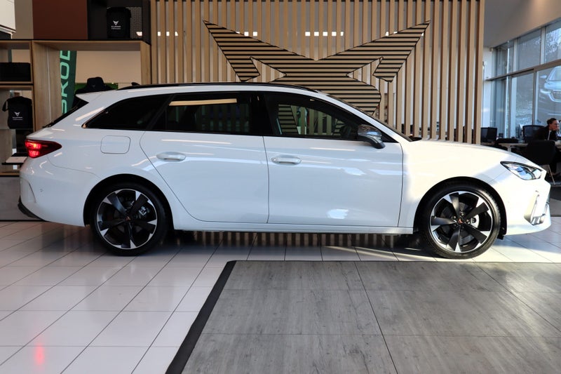 2025 Cupra Leon V Sportstourer 1.5L Turbo Petro... image 4