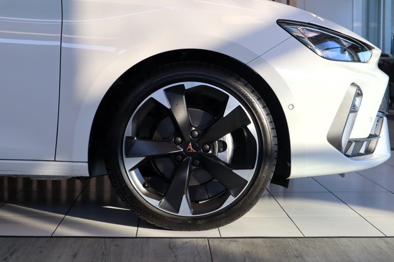 2025 Cupra Leon V Sportstourer 1.5L Turbo Petro... image 5