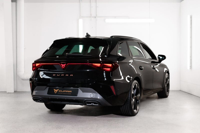 2025 Cupra Leon V Sportstourer image 2