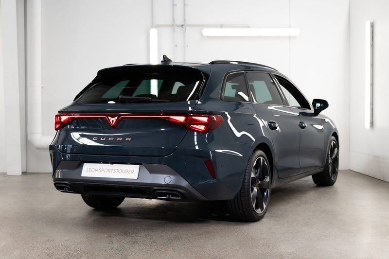 2025 Cupra Leon V Sportstourer image 2