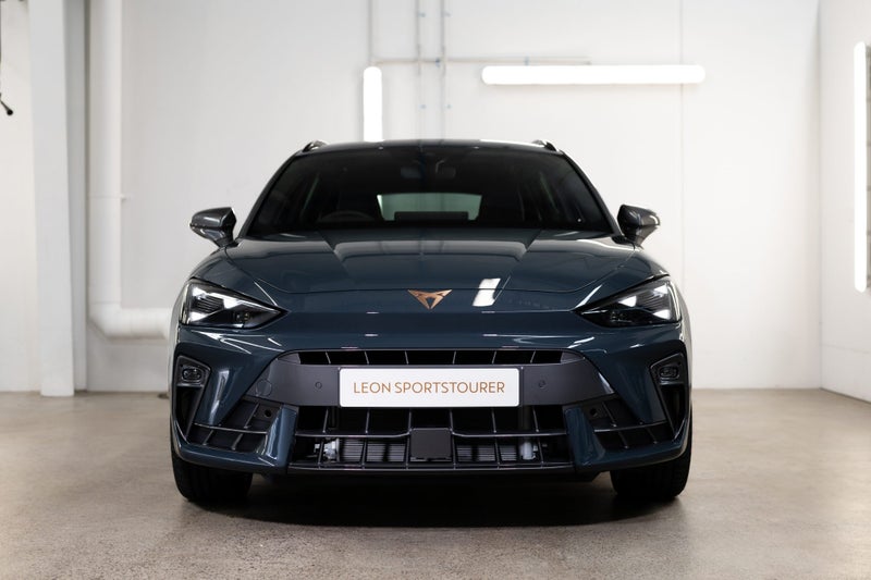 2025 Cupra Leon V Sportstourer image 3