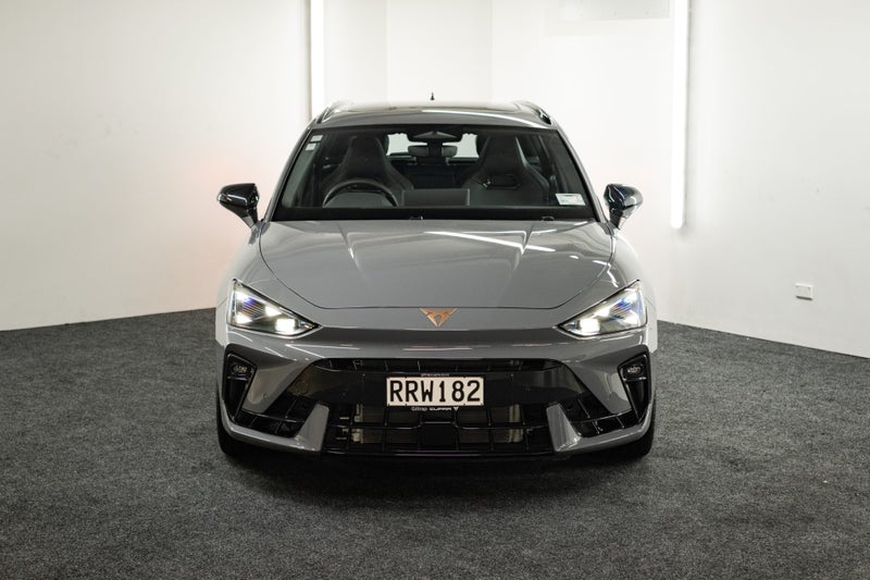 2025 Cupra Leon VZ Sportstourer image 2