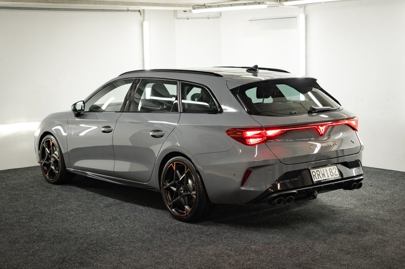 2025 Cupra Leon VZ Sportstourer image 3