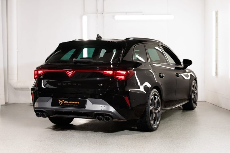 2025 Cupra Leon VZ Sportstourer image 2