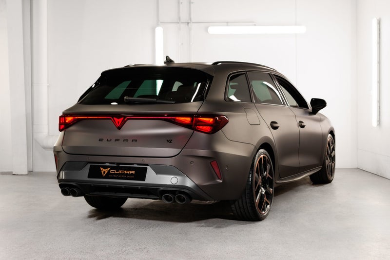 2025 Cupra Leon VZ Sportstourer image 2