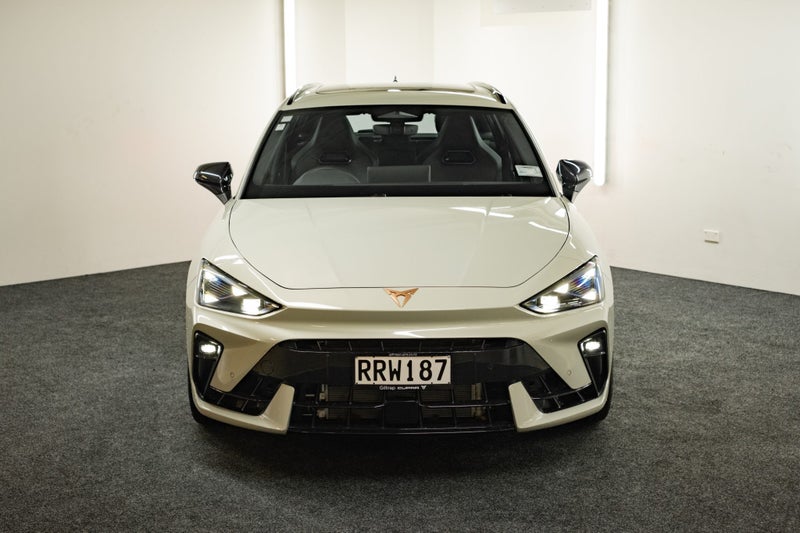 2025 Cupra Leon VZ Sportstourer image 2
