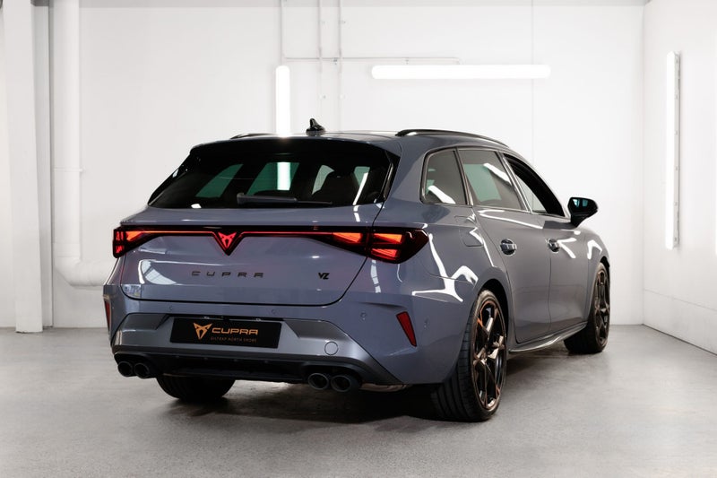 2025 Cupra Leon VZ Sportstourer image 2