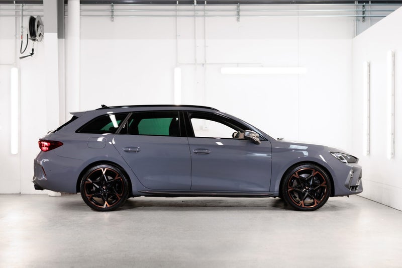 2025 Cupra Leon VZ Sportstourer image 4