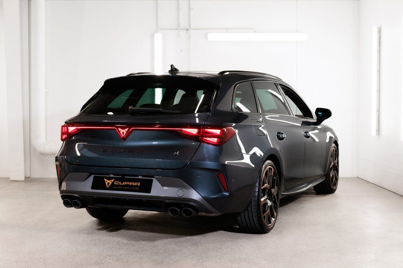 2025 Cupra Leon VZ Sportstourer image 2