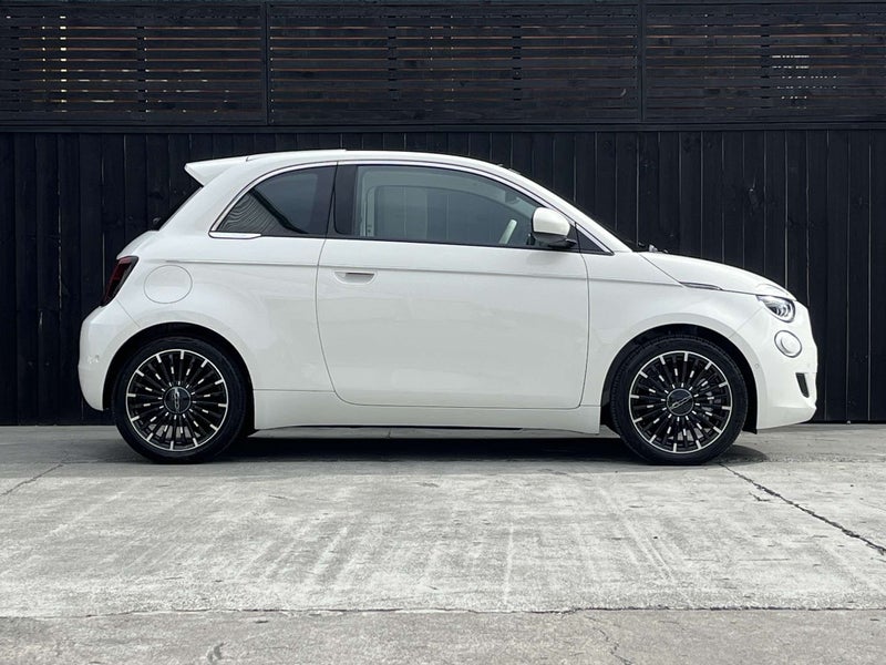 2025 Fiat 500 E Icon image 2