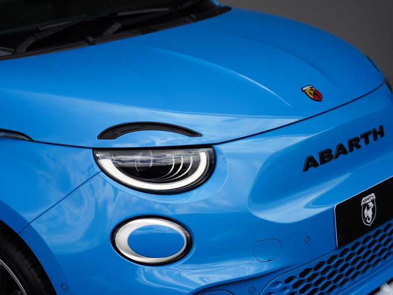 2025 Fiat 500e Abarth 3Dr A Hatch image 4