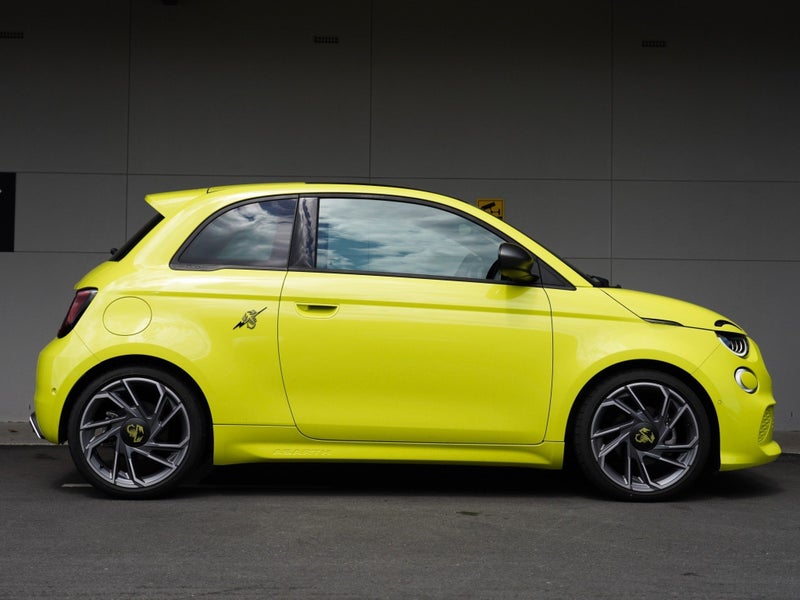 2025 Fiat 500e Abarth 3Dr A Hatch image 3