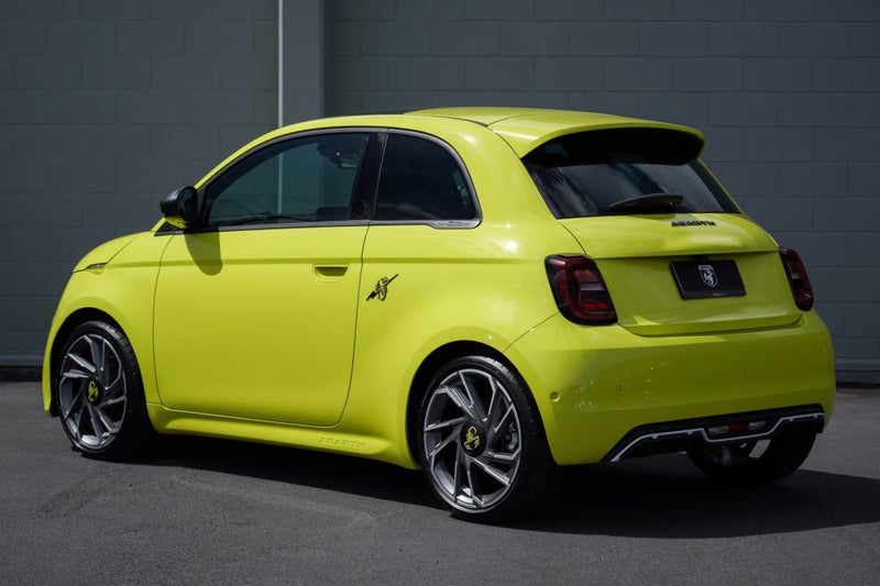 2025 Fiat 500e Abarth 3Dr A Hatch image 2