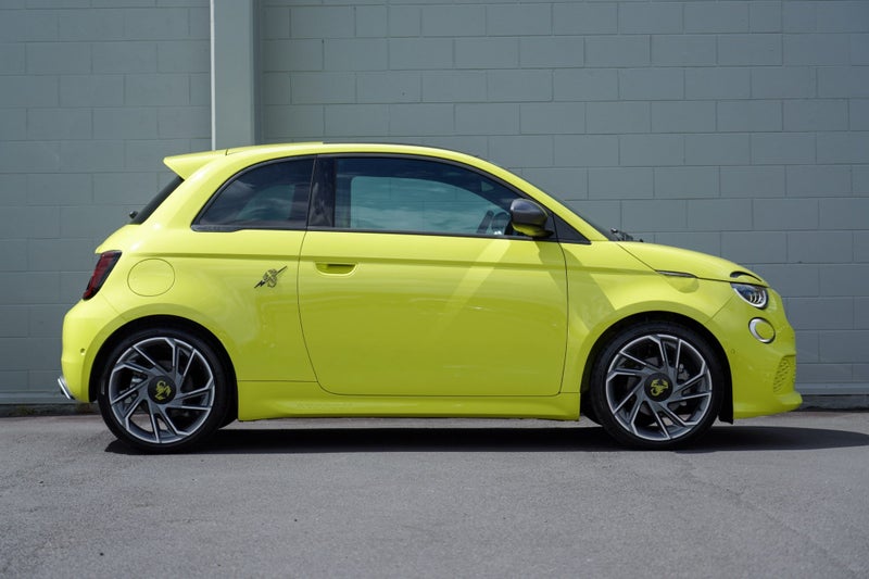 2025 Fiat 500e Abarth 3Dr A Hatch image 3