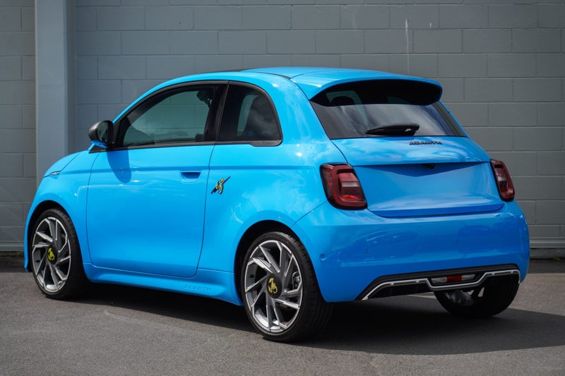 2025 Fiat 500e Abarth 3Dr A Hatch image 2