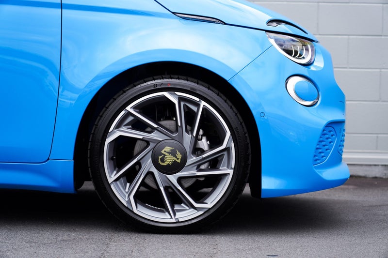 2025 Fiat 500e Abarth 3Dr A Hatch image 5