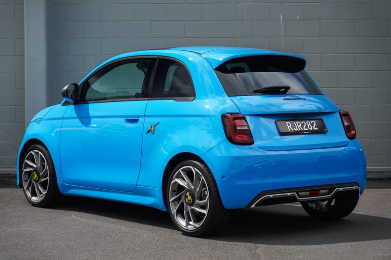 2025 Fiat 500e Abarth 3Dr A Hatch image 2