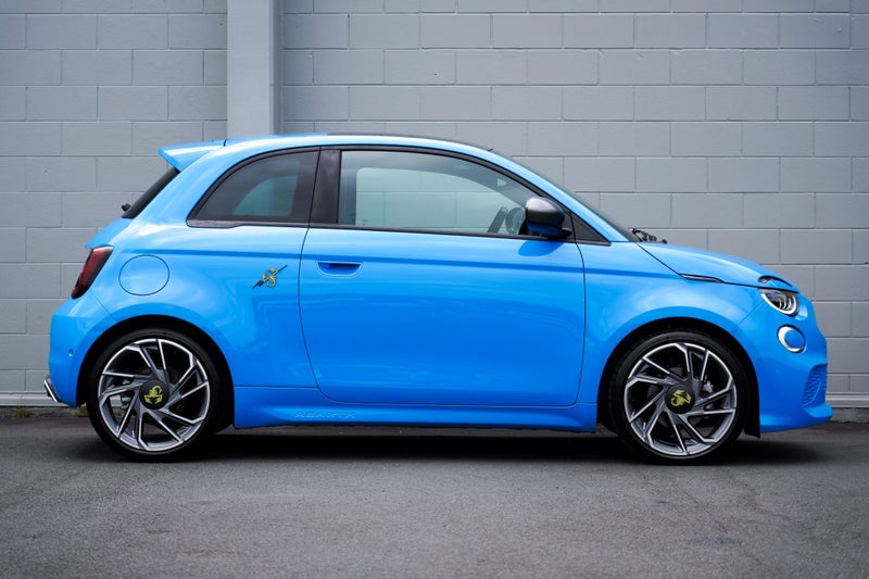 2025 Fiat 500e Abarth 3Dr A Hatch image 3