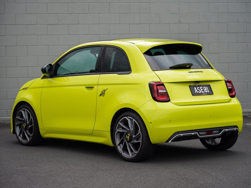 2025 Fiat 500e Abarth 3Dr A Hatch image 2
