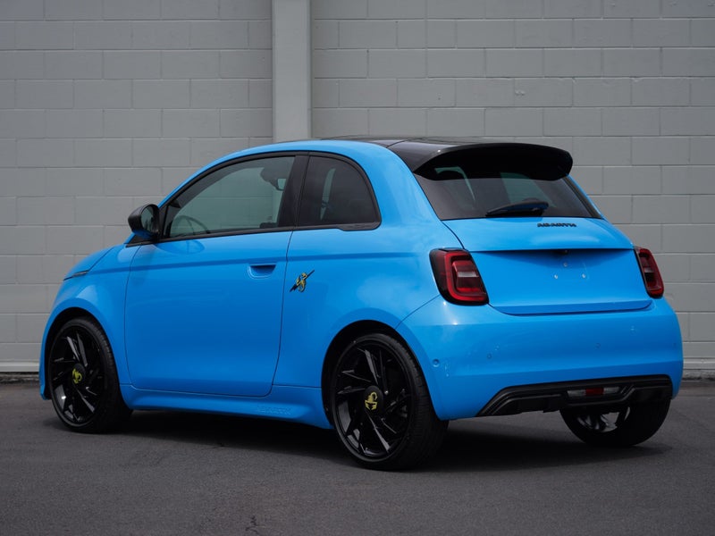 2025 Fiat 500e Abarth 3Dr A Hatch image 2