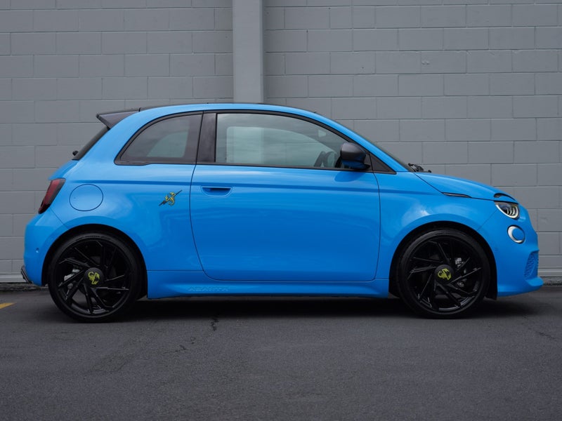 2025 Fiat 500e Abarth 3Dr A Hatch image 3