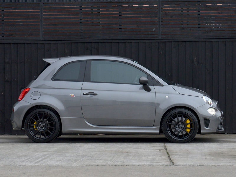2025 Fiat Abarth 695 image 2