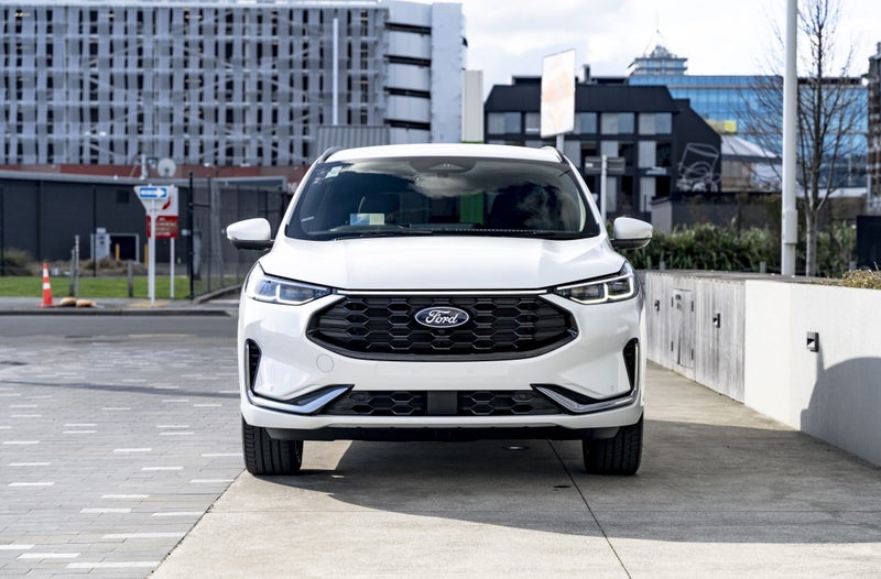 2025 Ford Escape St-Line X AWD Hybrid image 3