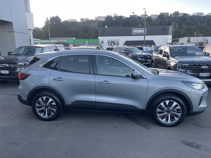 2025 Ford Escape Titanium 2.5 FHEV image 4